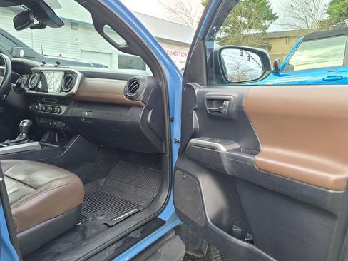 Used 2019 Toyota Tacoma Limited image 9
