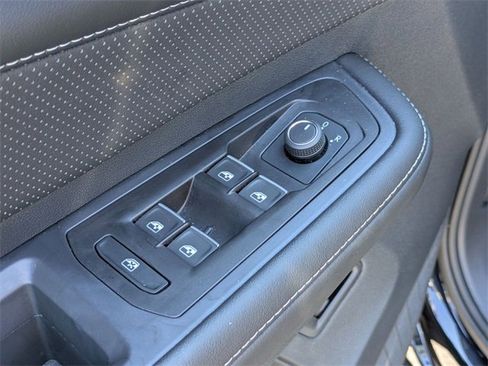 Used 2024 Volkswagen Atlas SE w/ Panoramic Sunroof Package image 12