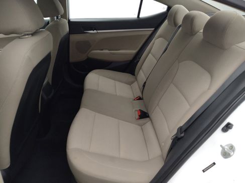 Used 2019 Hyundai Elantra SE FWD image 18