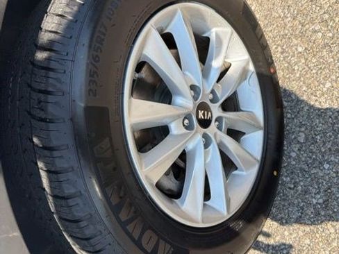 Used 2020 Kia Sorento FWD V6 image 10