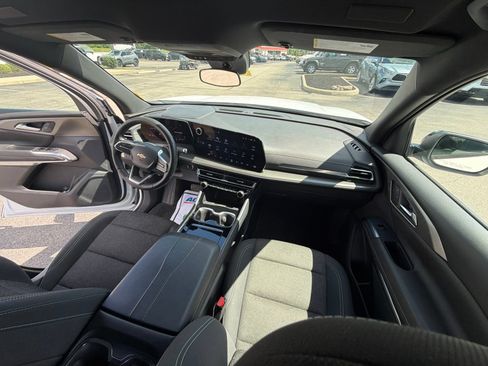 Used 2024 Chevrolet Traverse LT FWD image 29