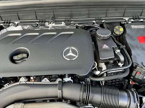 Used 2025 Mercedes-Benz GLB 250 image 17