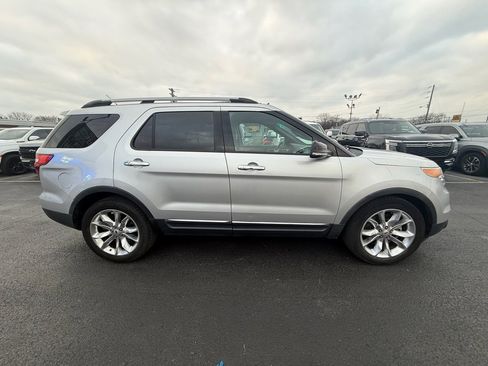 Used 2014 Ford Explorer XLT w/ Equipment Group 202A image 2