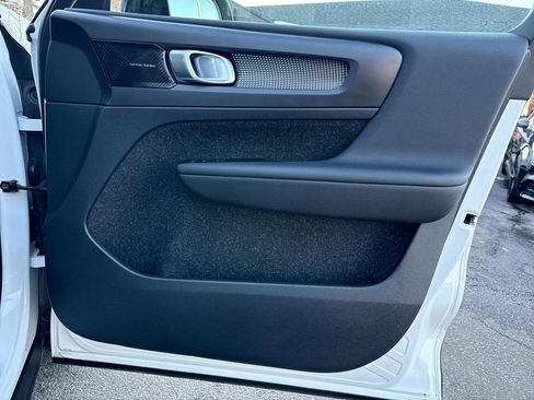 Used 2021 Volvo XC40 P8 Recharge w/ Climate Package image 32