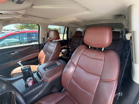 Used 2018 Cadillac Escalade Premium Luxury RWD image 14