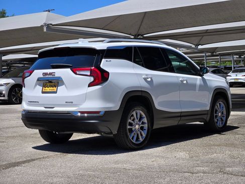 Used 2024 GMC Terrain SLT AWD/4WD image 3