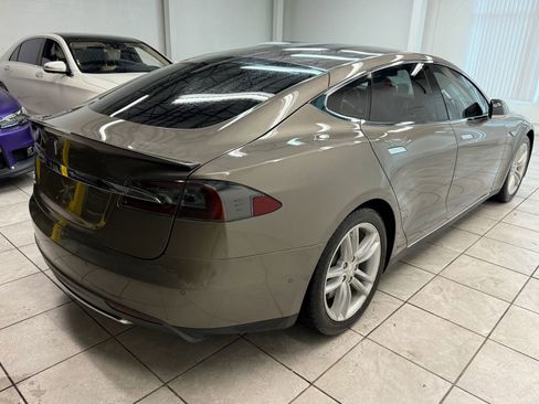 Used 2015 Tesla Model S 70D image 9