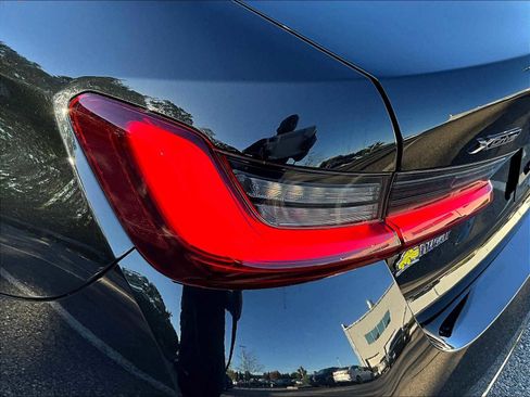 Used 2024 BMW 330i xDrive Sedan w/ Convenience Package image 32