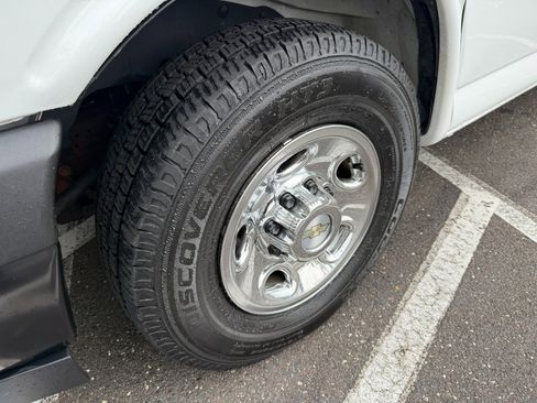 Used 2020 Chevrolet Express 2500 w/ Enhanced Convenience Package image 6