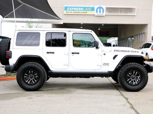 Used 2026 Jeep Wrangler Unlimited Rubicon AWD/4WD image 3