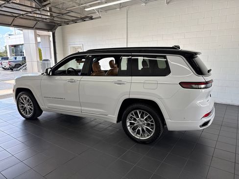 Used 2024 Jeep Grand Cherokee L Summit w/ Luxury Tech Group V AWD/4WD image 5