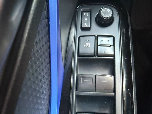 Used 2022 Toyota C-HR XLE FWD image 23