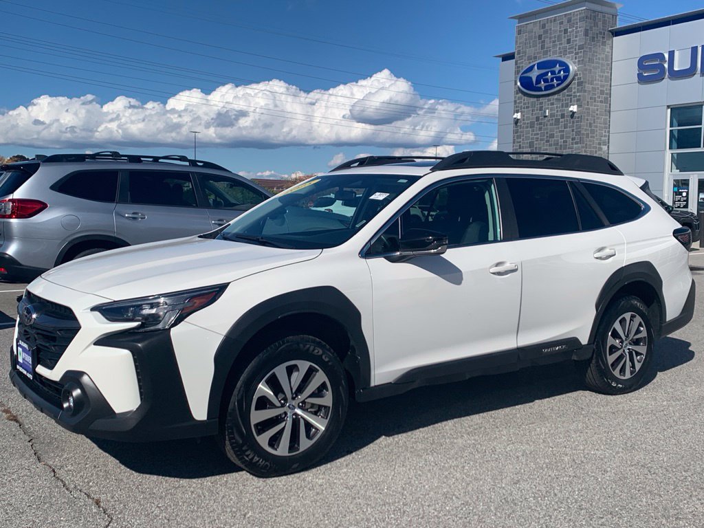 Used 2025 Subaru Outback Premium AWD/4WD image 4