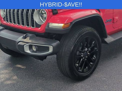 Used 2025 Jeep Wrangler Unlimited Sahara AWD/4WD image 9