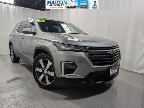 Certified 2023 Chevrolet Traverse LT w/ LT Premium Package AWD/4WD image 1