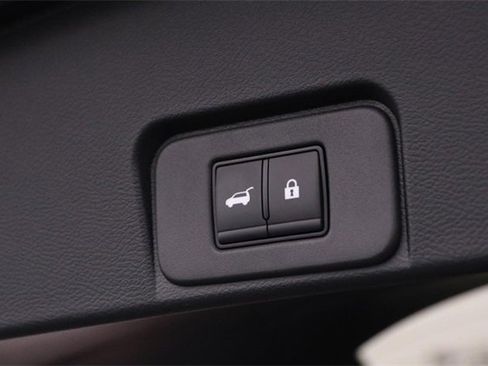 Certified 2025 Nissan Rogue Platinum image 8