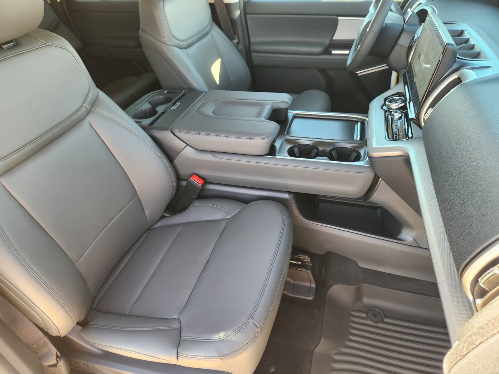 New 2027 Ford Expedition Max Active RWD image 14