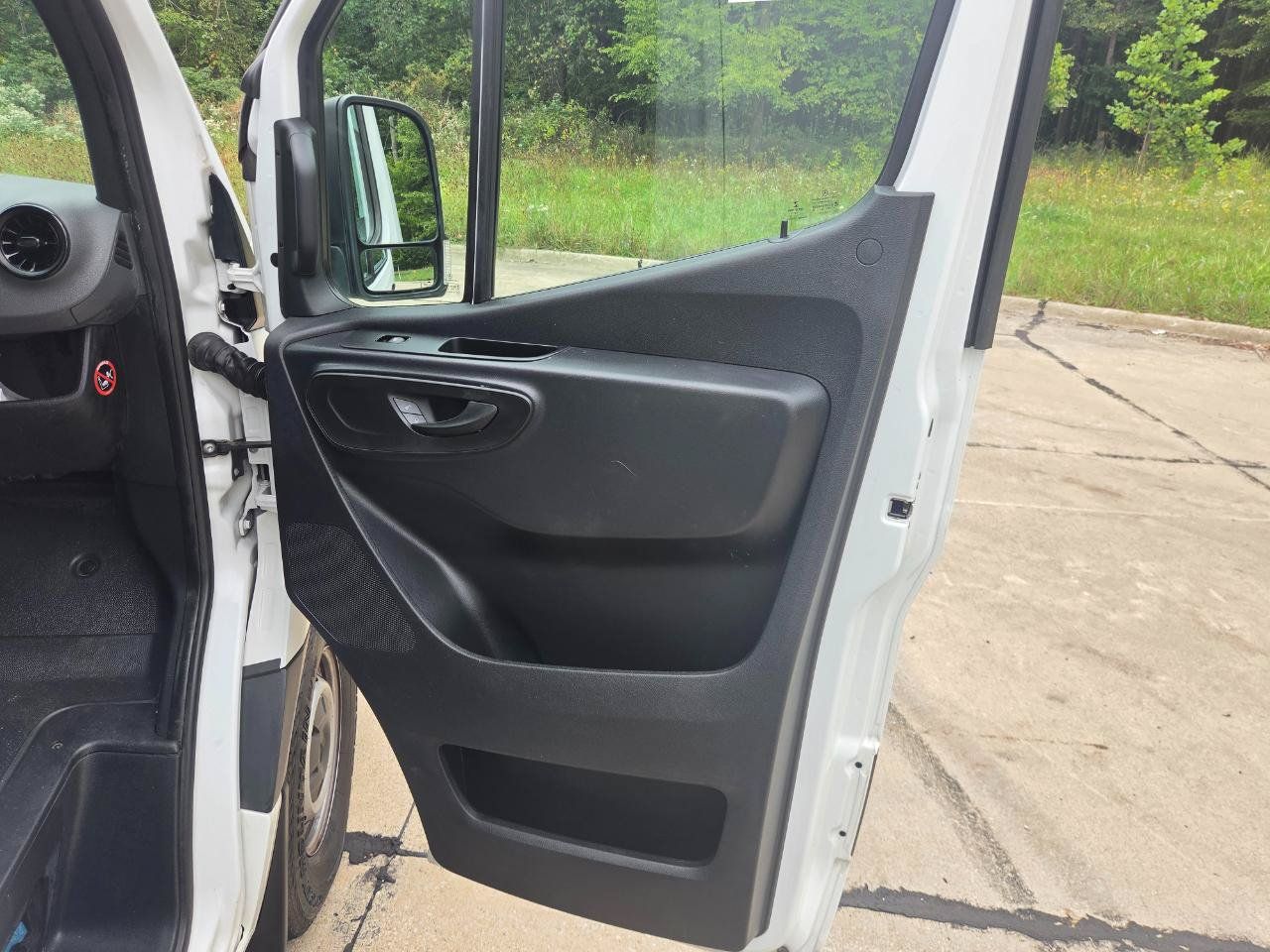 Used 2020 Mercedes-Benz Sprinter 2500 w/ Driver Convenience Package image 18