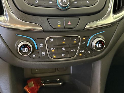 Used 2022 Chevrolet Equinox LT FWD image 19