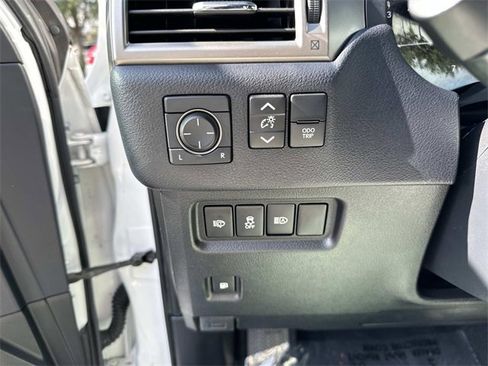 Used 2020 Lexus GX 460 Premium image 32