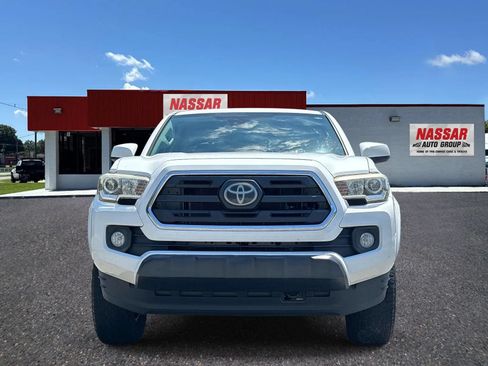 Used 2018 Toyota Tacoma SR5 RWD image 2