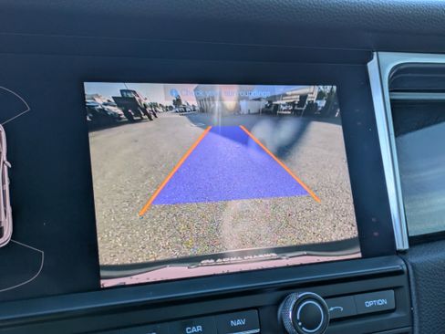 Used 2020 Porsche Macan image 34