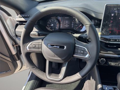 New 2026 Jeep Compass Latitude image 18