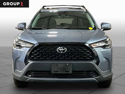 Used 2023 Toyota Corolla Cross LE w/ Moonroof Package image 4