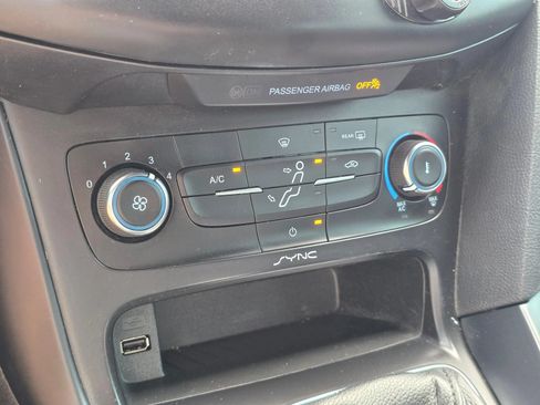 Used 2017 Ford Focus ST FWD image 28