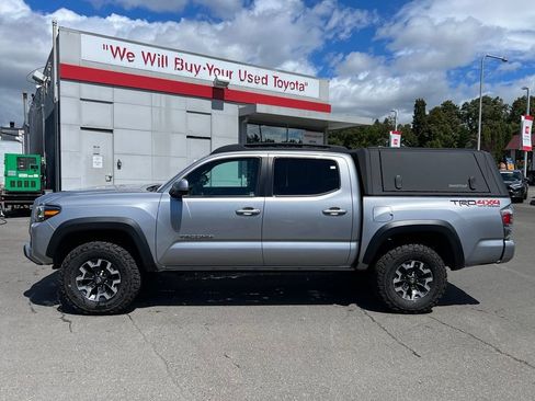 Used 2021 Toyota Tacoma TRD Off-Road w/ TRD Premium Off Road Package AWD/4WD image 7