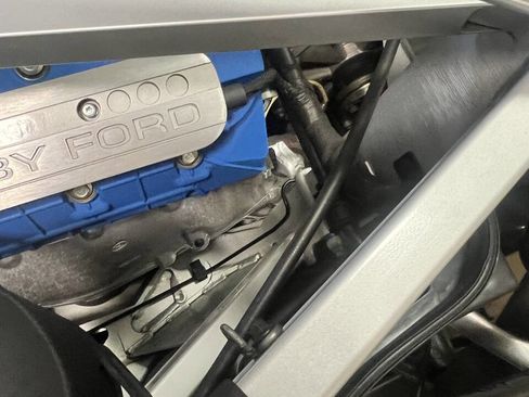 Used 2006 Ford GT RWD image 25
