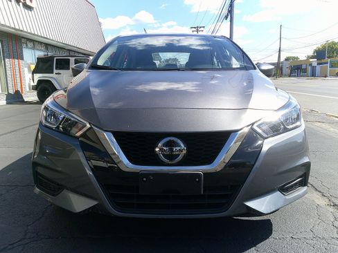 Used 2022 Nissan Versa SV w/ Trunk Package image 10