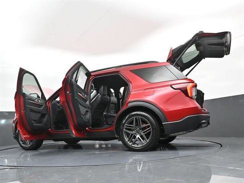 Used 2025 Ford Explorer ST-Line w/ Premium Package RWD image 52