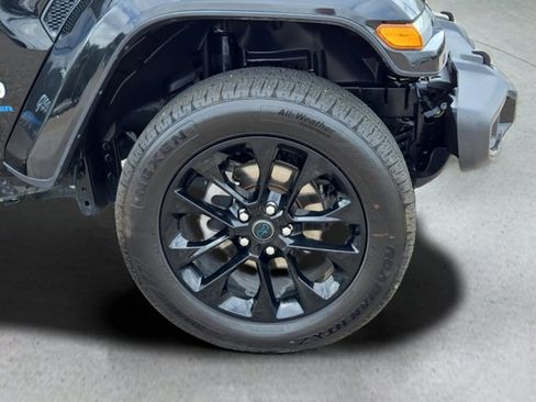 Used 2024 Jeep Wrangler Unlimited Sahara AWD/4WD image 7
