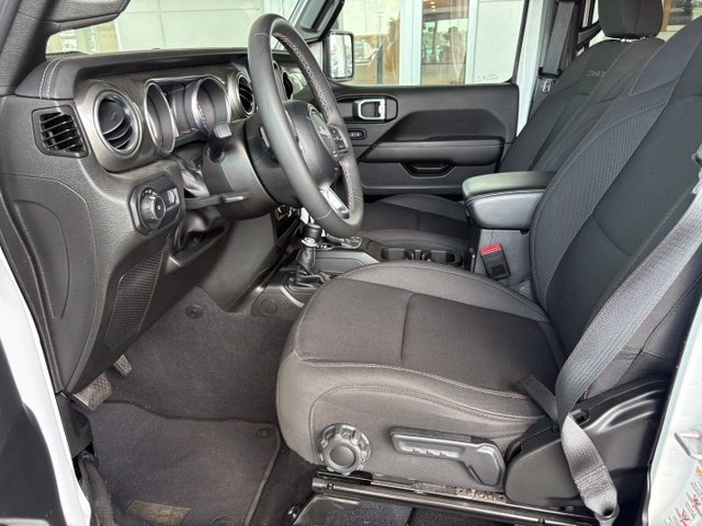 Used 2023 Jeep Wrangler Unlimited Sahara AWD/4WD image 11
