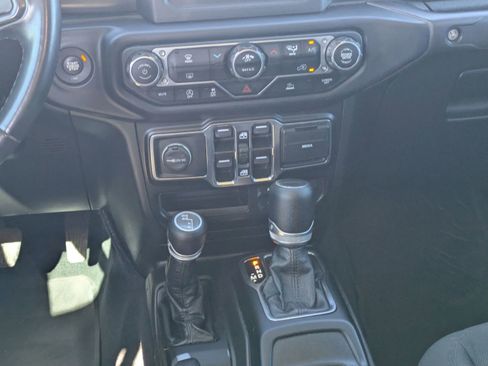 Used 2022 Jeep Gladiator Willys image 18