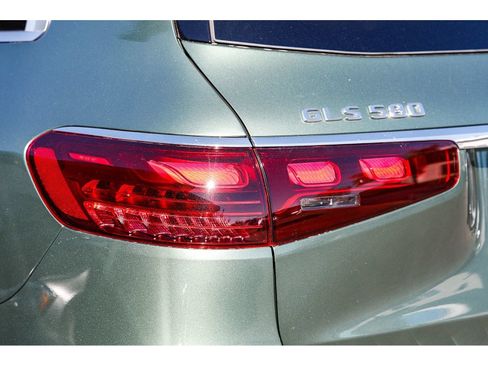 New 2026 Mercedes-Benz GLS 580 4MATIC image 9