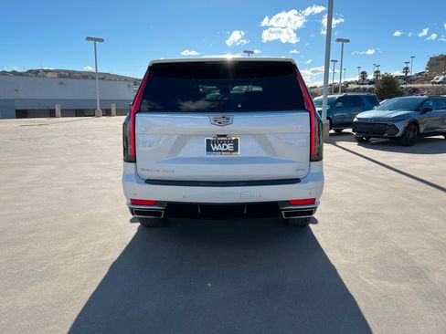 Used 2021 Cadillac Escalade ESV Premium Luxury image 4