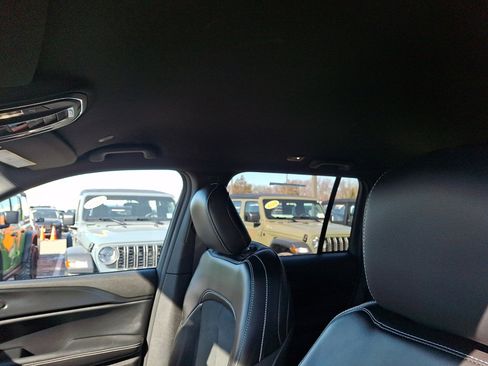 Used 2025 Jeep Grand Cherokee Altitude image 24