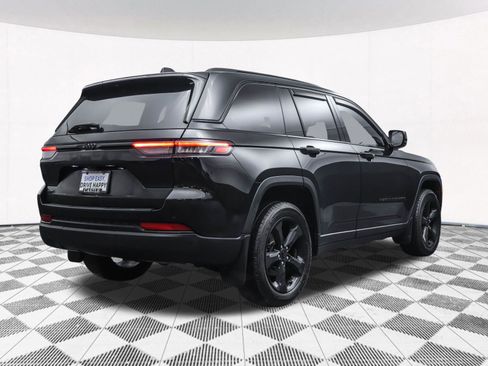 Used 2023 Jeep Grand Cherokee Altitude image 17