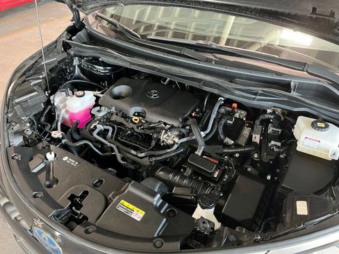 Used 2023 Toyota Sienna Limited FWD image 15