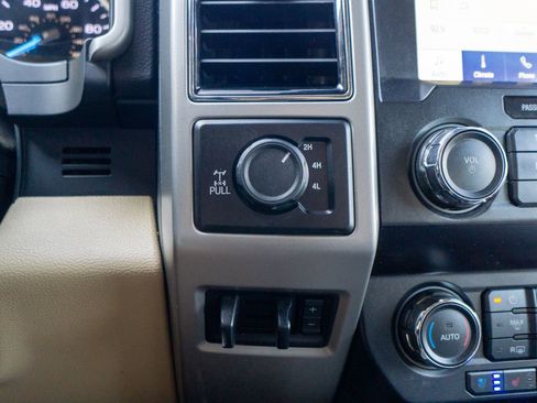 Used 2021 Ford F250 Lariat w/ Chrome Package image 25