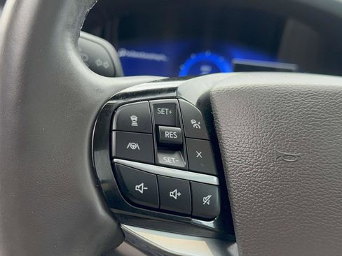 Used 2023 Ford Explorer Platinum w/ Technology Package image 18