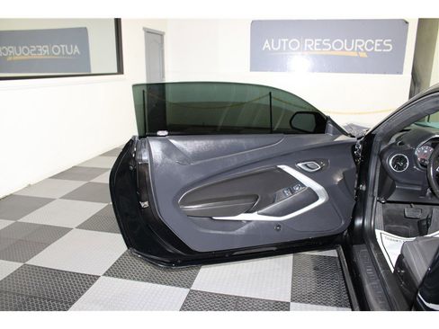 Used 2016 Chevrolet Camaro SS image 10