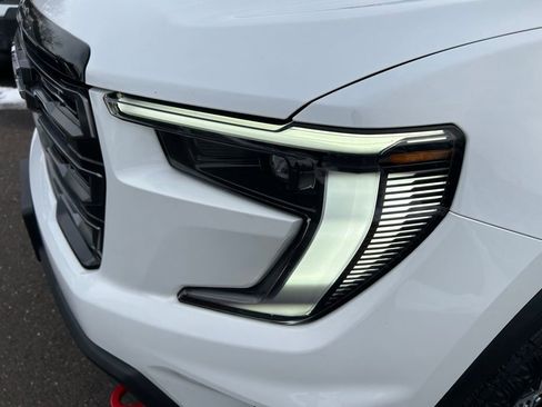 Used 2024 GMC Acadia AT4 w/ Luxury Package image 32