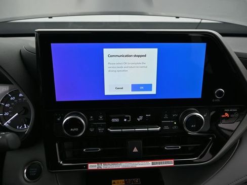 Used 2026 Toyota Highlander XLE image 7