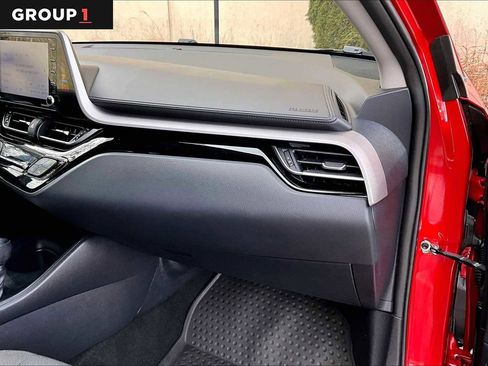 Certified 2020 Toyota C-HR LE image 17