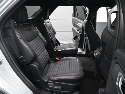 New 2026 Ford Explorer ST-Line w/ ST-Line Street Pack RWD image 18