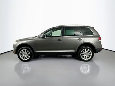 Used 2010 Volkswagen Touareg VR6 image 8