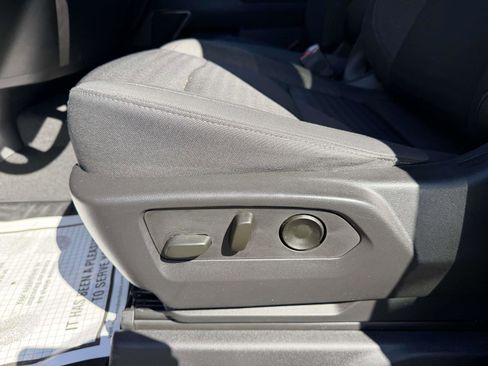 Used 2023 Chevrolet Silverado 1500 LT image 14